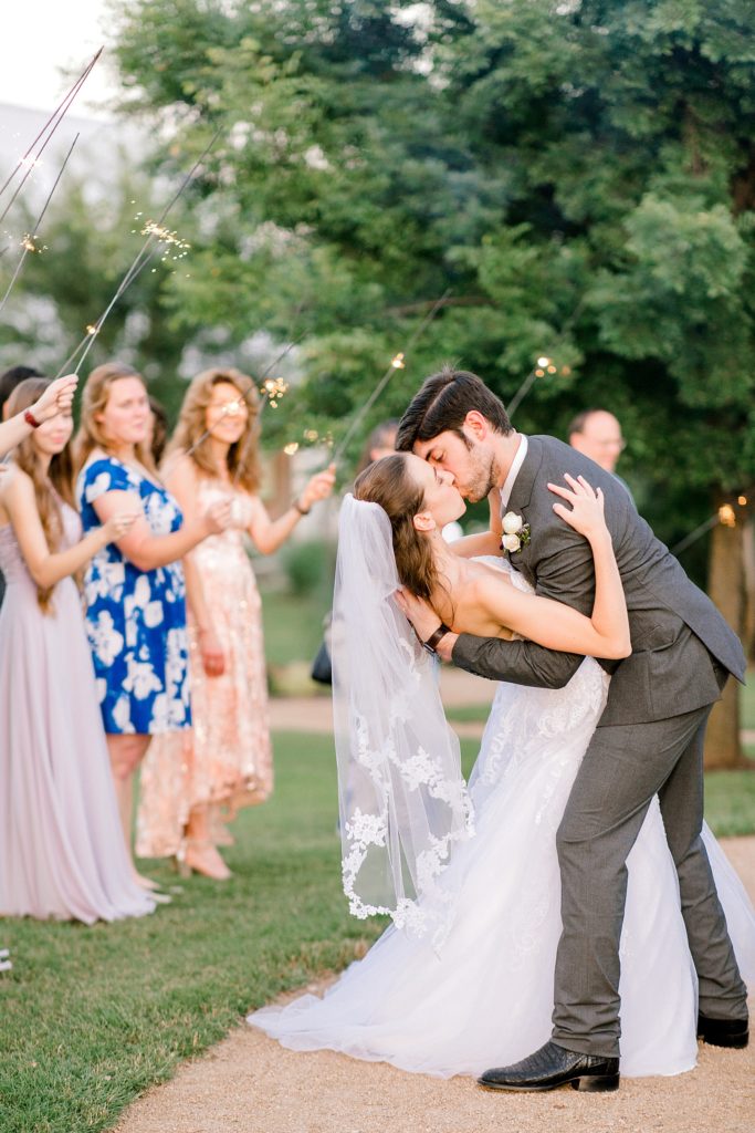 Sweet Summer Wedding (Weatherford, Texas) | Becca Sue Photography www.beccasuephotography.com