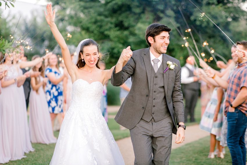 Sweet Summer Wedding (Weatherford, Texas) | Becca Sue Photography www.beccasuephotography.com
