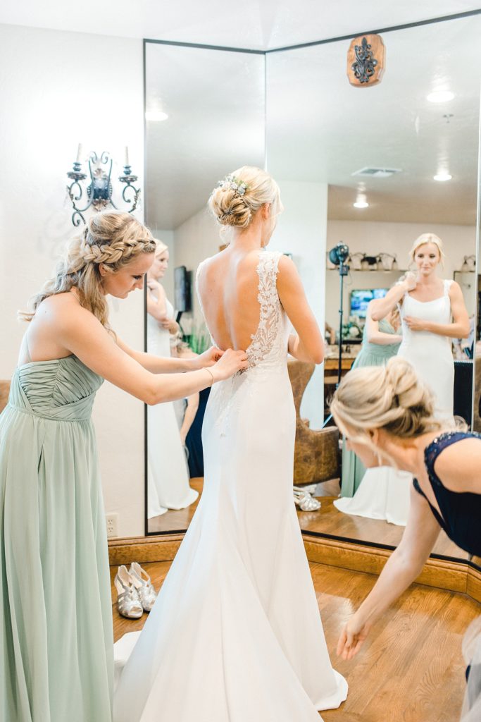 Sage and Blue Spring Wedding (Aubrey, Texas) | beccasuephotography.com