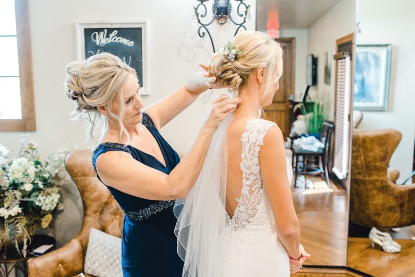 Sage and Blue Spring Wedding (Aubrey, Texas) | beccasuephotography.com