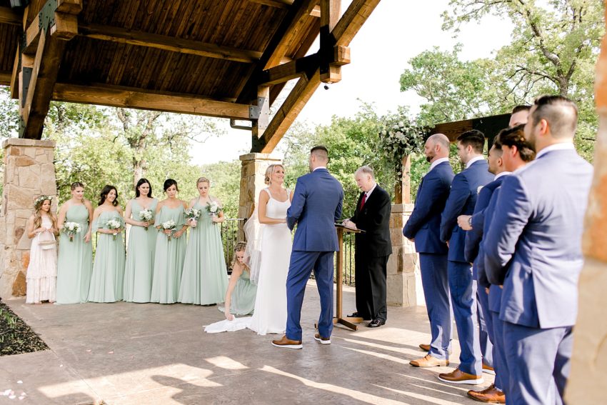 Sage and Blue Spring Wedding (Aubrey, Texas) | beccasuephotography.com