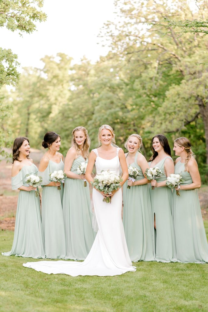 Sage and Blue Spring Wedding (Aubrey, Texas) | beccasuephotography.com