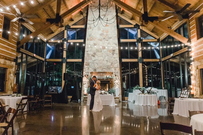 Sage and Blue Spring Wedding (Aubrey, Texas) | beccasuephotography.com
