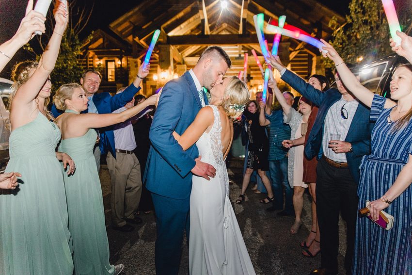 Sage and Blue Spring Wedding (Aubrey, Texas) | beccasuephotography.com