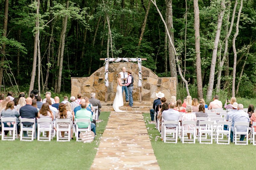Sweet and Simple Spring Wedding (Tyler, Texas) | Becca Sue Photography www.beccasuephotography.com