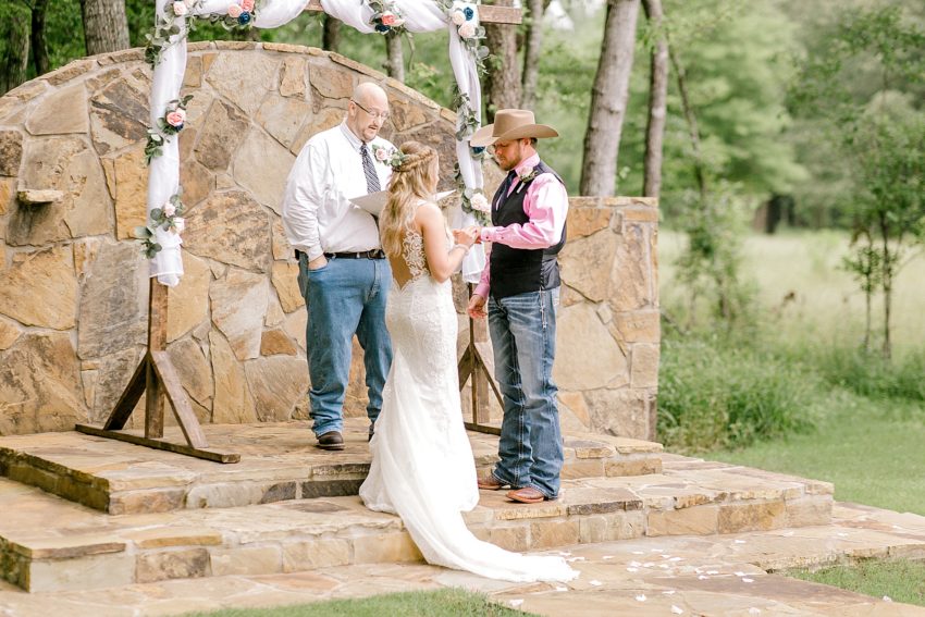 Sweet and Simple Spring Wedding (Tyler, Texas) | Becca Sue Photography www.beccasuephotography.com