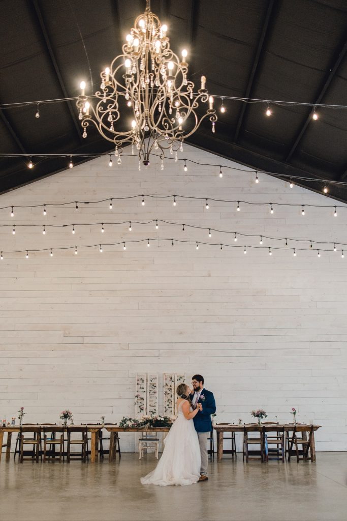 Lavender and Sage Summer Wedding (Greenville, Texas) | Becca Sue Photography www.beccasuephotography.com