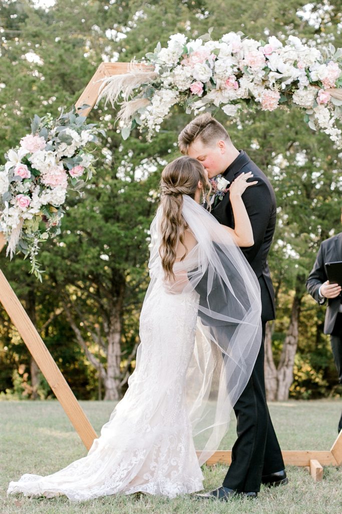 Romantic Mauve Fall Wedding - Bonham, Texas | read more at beccasuephotography.com