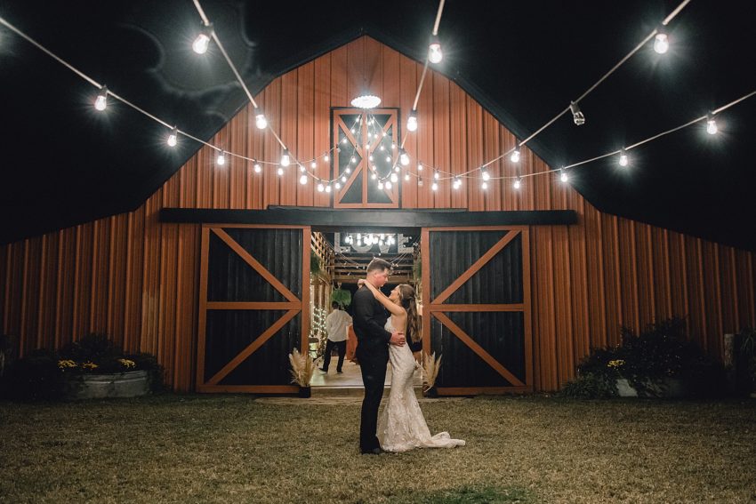 Romantic Mauve Fall Wedding - Bonham, Texas | read more at beccasuephotography.com