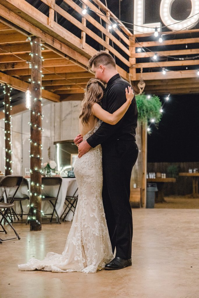 Romantic Mauve Fall Wedding - Bonham, Texas | read more at beccasuephotography.com