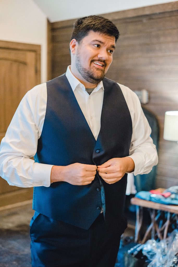 Beautiful Navy and Burgundy Fall Wedding (Midlothian, Texas) | read more at beccasuephotography.com