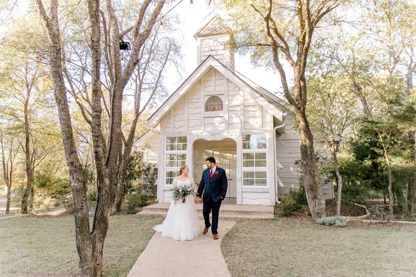 Beautiful Navy and Burgundy Fall Wedding (Midlothian, Texas) | read more at beccasuephotography.com
