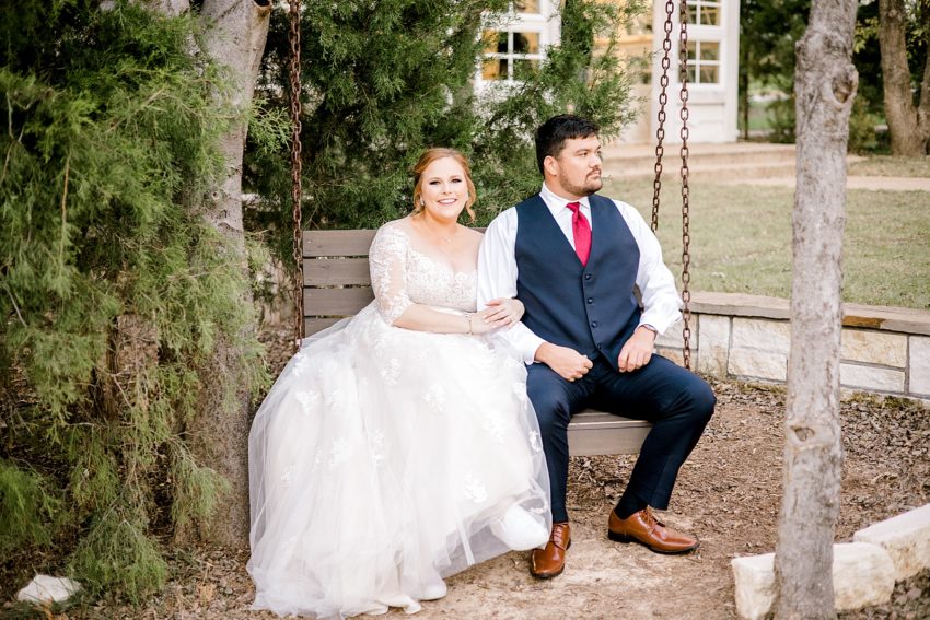 Beautiful Navy and Burgundy Fall Wedding (Midlothian, Texas) | read more at beccasuephotography.com