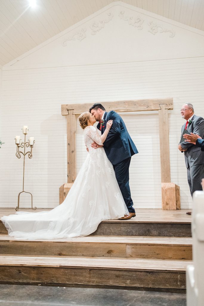 Beautiful Navy and Burgundy Fall Wedding (Midlothian, Texas) | read more at beccasuephotography.com