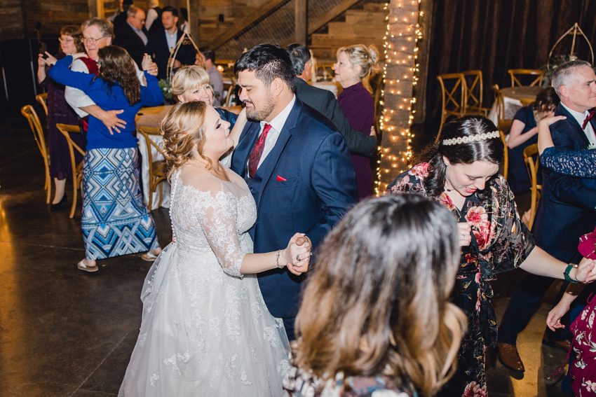 Beautiful Navy and Burgundy Fall Wedding (Midlothian, Texas) | read more at beccasuephotography.com