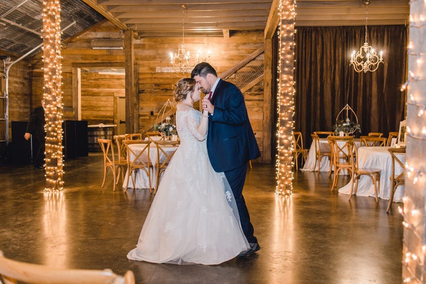 Beautiful Navy and Burgundy Fall Wedding (Midlothian, Texas) | read more at beccasuephotography.com