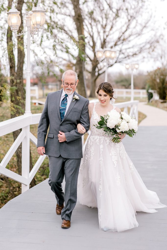 Green and Gray Winter Wedding (Waxahachie, Texas) | read more at beccasuephotography.com