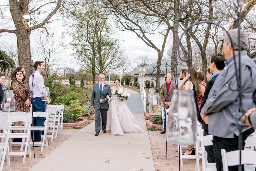 Green and Gray Winter Wedding (Waxahachie, Texas) | read more at beccasuephotography.com