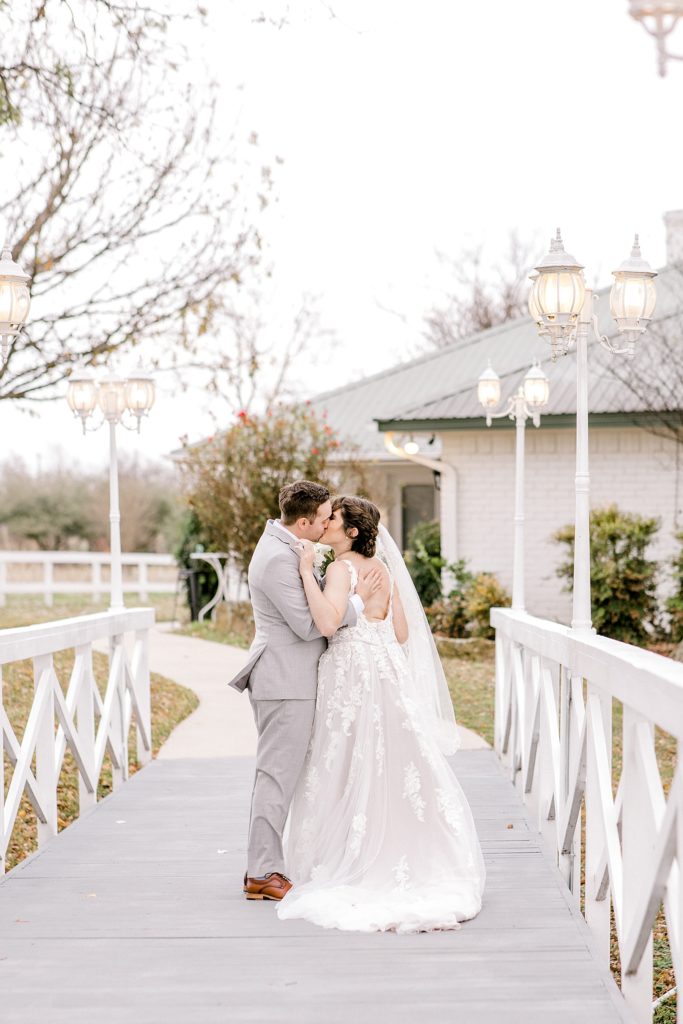 Green and Gray Winter Wedding (Waxahachie, Texas) | read more at beccasuephotography.com