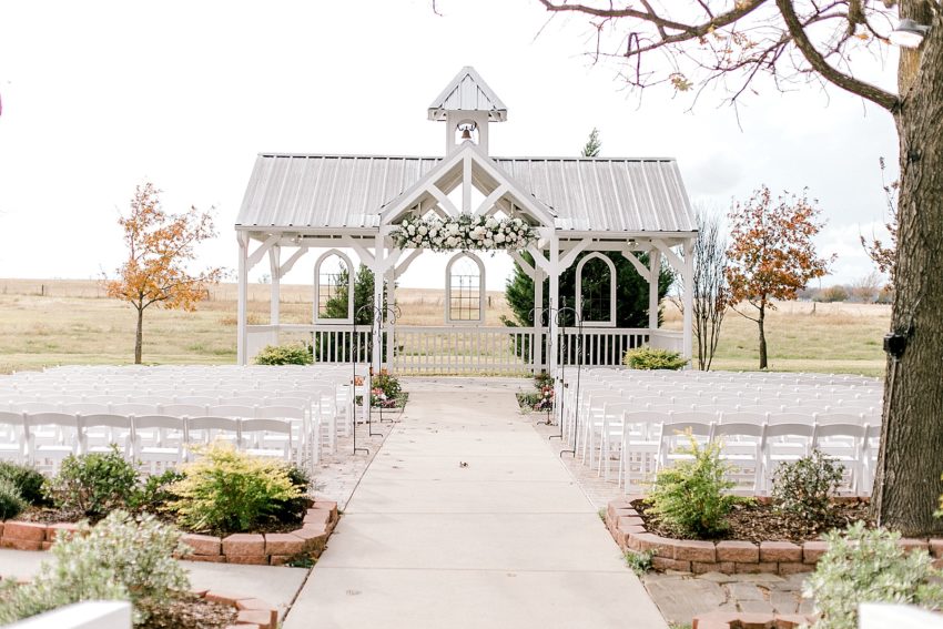 Green and Gray Winter Wedding (Waxahachie, Texas) | read more at beccasuephotography.com