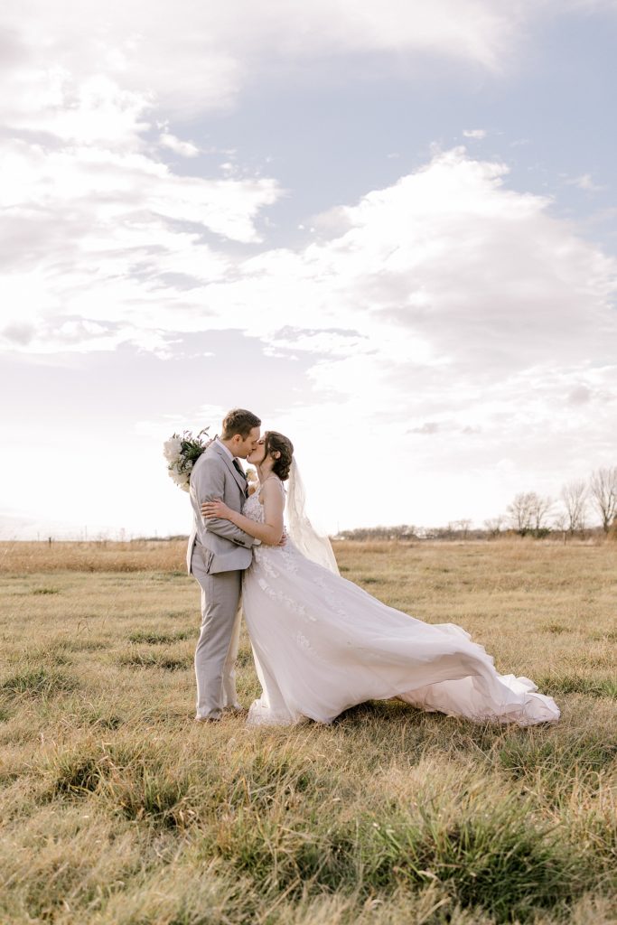 Green and Gray Winter Wedding (Waxahachie, Texas) | read more at beccasuephotography.com