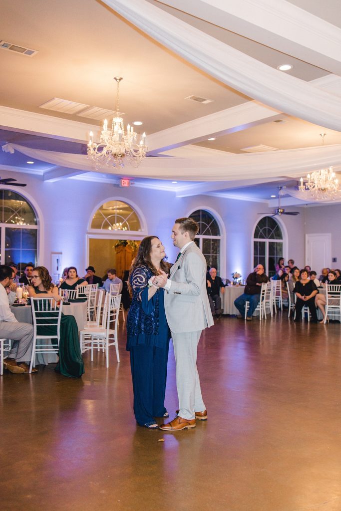 Green and Gray Winter Wedding (Waxahachie, Texas) | read more at beccasuephotography.com