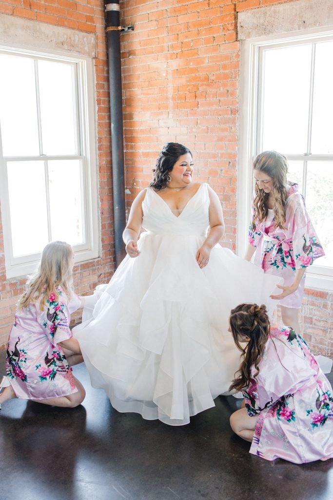 Blush and Gold Summer Wedding (Dallas, Texas) | Becca Sue Photography www.beccasuephotography.com