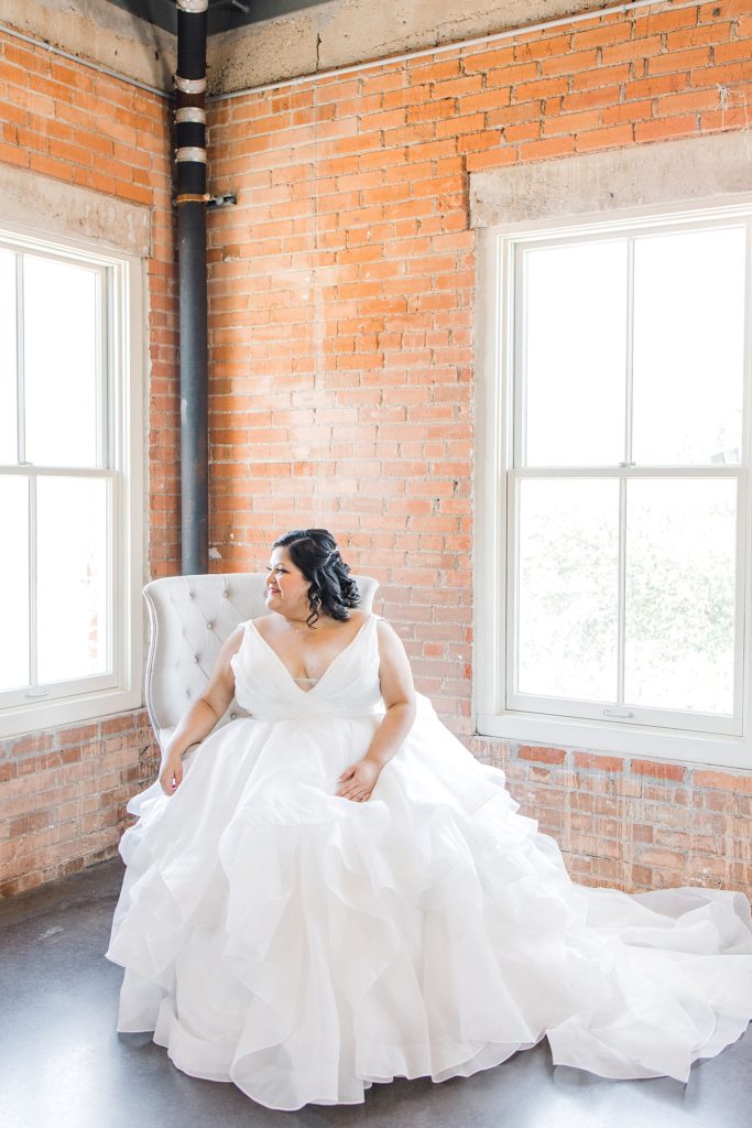 Blush and Gold Summer Wedding (Dallas, Texas) | Becca Sue Photography www.beccasuephotography.com