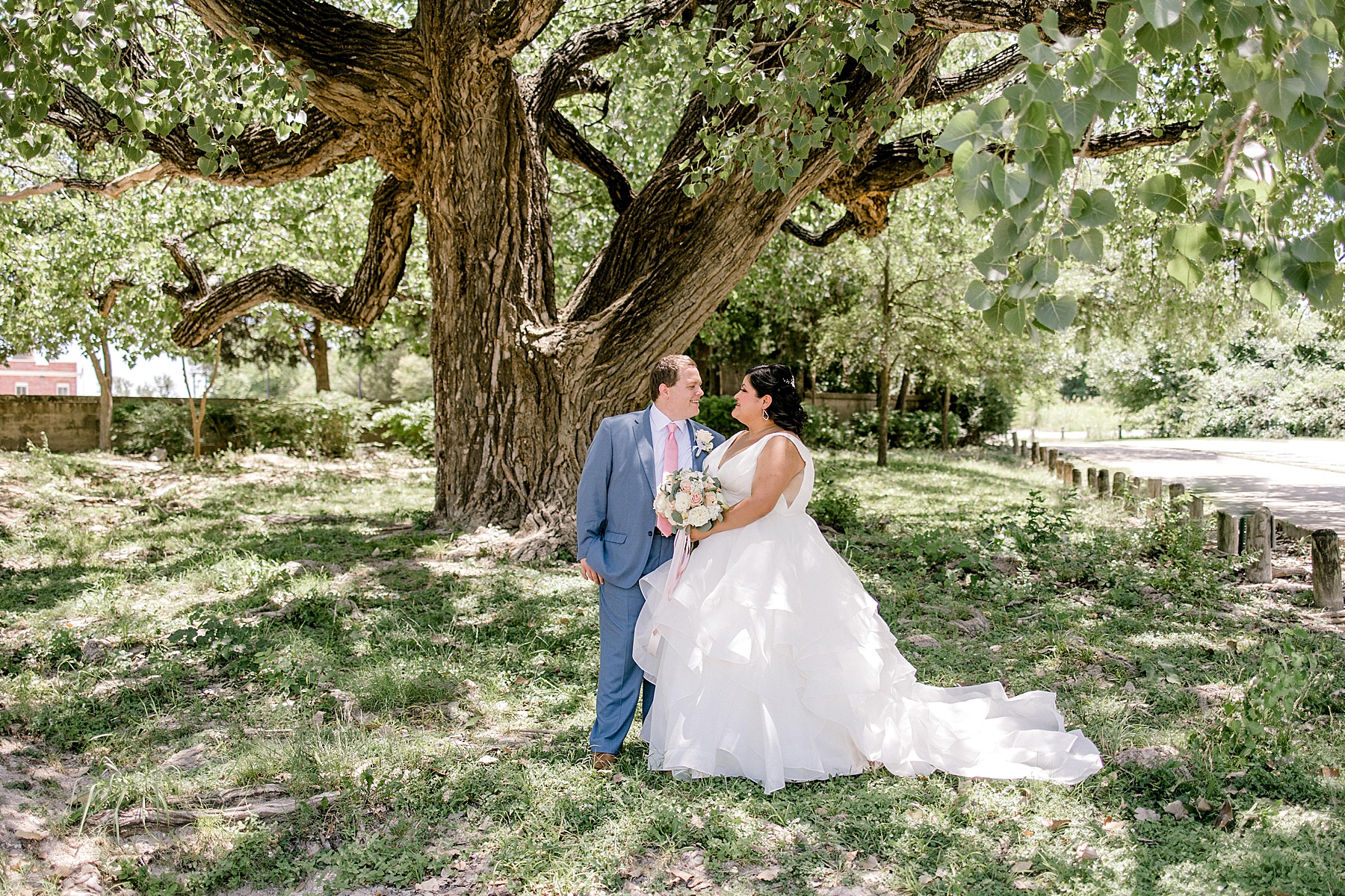 Blush and Gold Summer Wedding (Dallas, Texas) | Becca Sue Photography www.beccasuephotography.com
