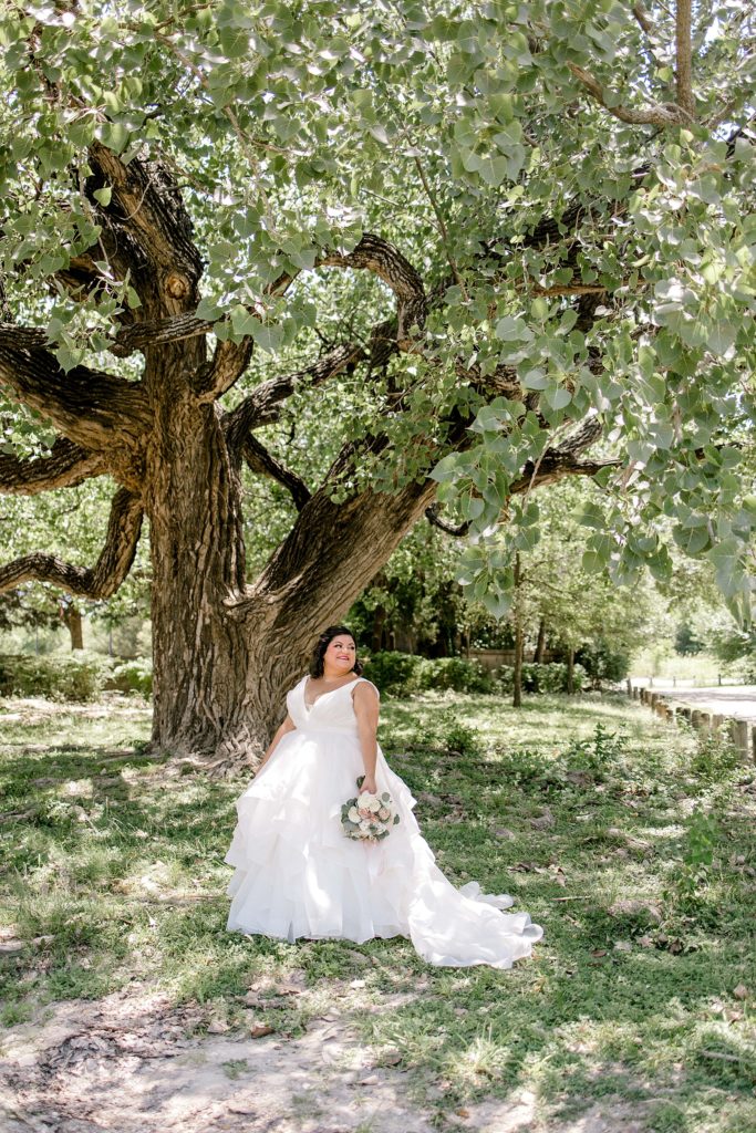 Blush and Gold Summer Wedding (Dallas, Texas) | Becca Sue Photography www.beccasuephotography.com