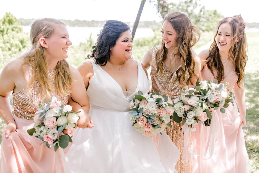 Blush and Gold Summer Wedding (Dallas, Texas) | Becca Sue Photography www.beccasuephotography.com