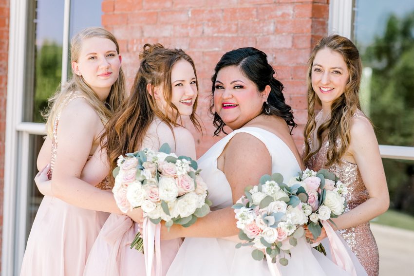 Blush and Gold Summer Wedding (Dallas, Texas) | Becca Sue Photography www.beccasuephotography.com