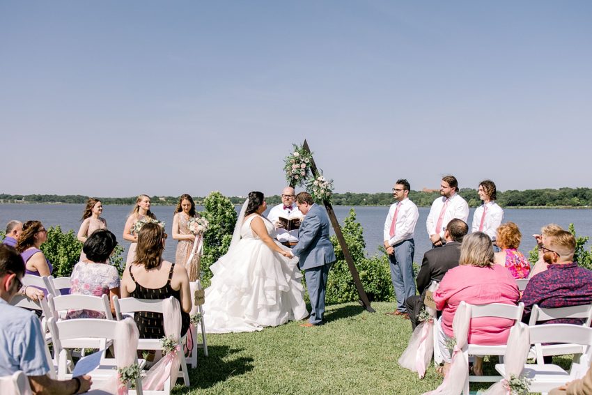 Blush and Gold Summer Wedding (Dallas, Texas) | Becca Sue Photography www.beccasuephotography.com