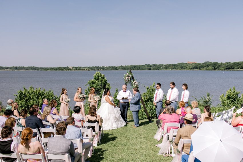 Blush and Gold Summer Wedding (Dallas, Texas) | Becca Sue Photography www.beccasuephotography.com