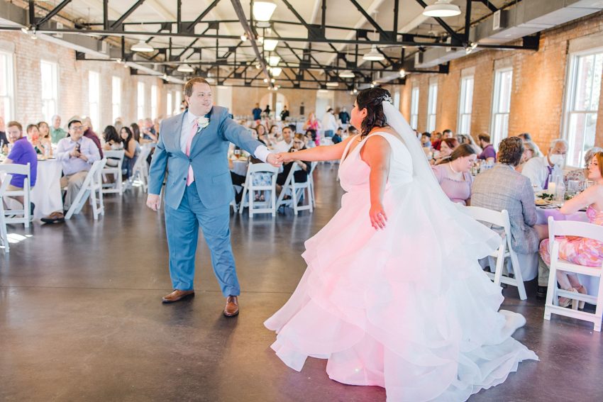 Blush and Gold Summer Wedding (Dallas, Texas) | Becca Sue Photography www.beccasuephotography.com