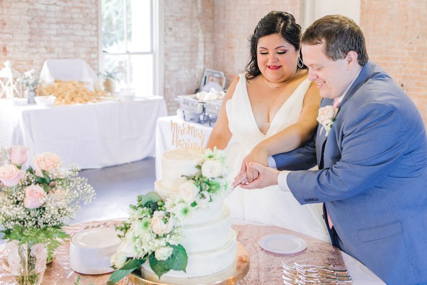 Blush and Gold Summer Wedding (Dallas, Texas) | Becca Sue Photography www.beccasuephotography.com