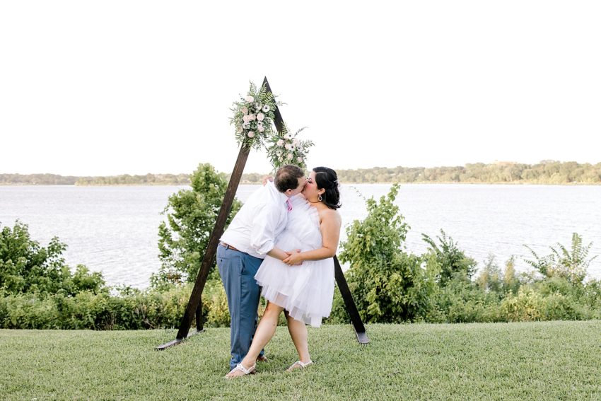 Blush and Gold Summer Wedding (Dallas, Texas) | Becca Sue Photography www.beccasuephotography.com